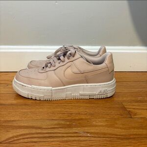 Nike Women's Air Force 1 Pixel